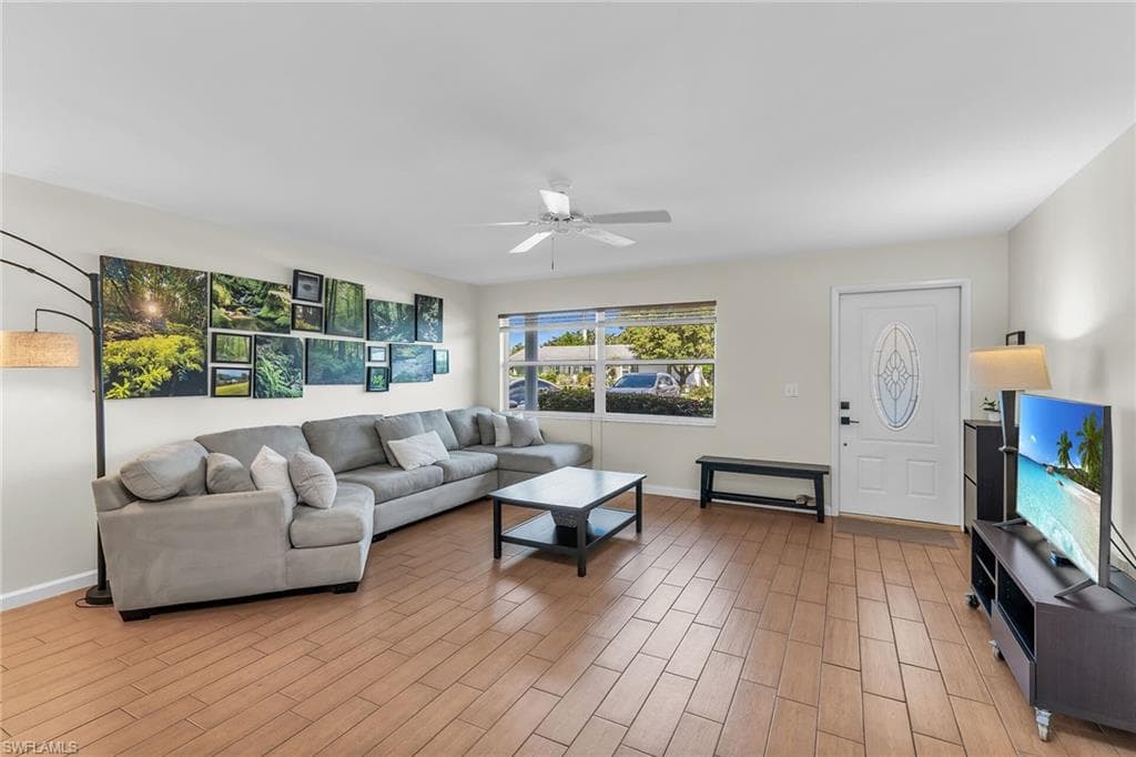 1136 Illinois Dr, Naples, FL 34103-3