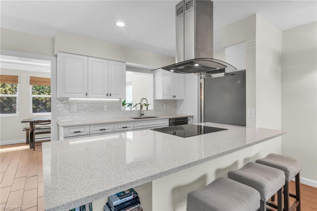 1136 Illinois Dr, Naples, FL 34103-5