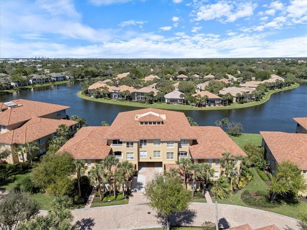 1845 Les Chateaux Blvd 302, Naples, FL 34109-1