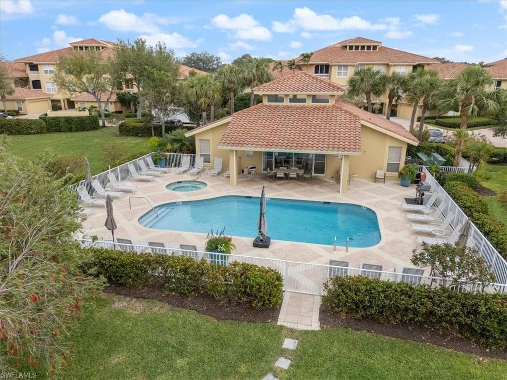 1845 Les Chateaux Blvd 302, Naples, FL 34109-45