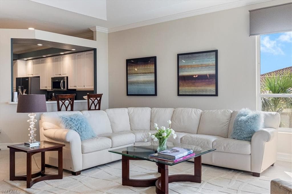 1845 Les Chateaux Blvd 302, Naples, FL 34109-8
