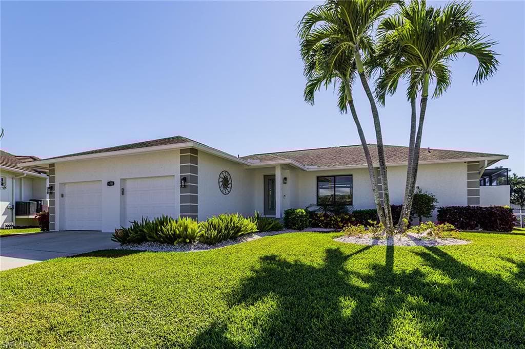 1711 Canary Ct, Marco Island, FL 34145-3