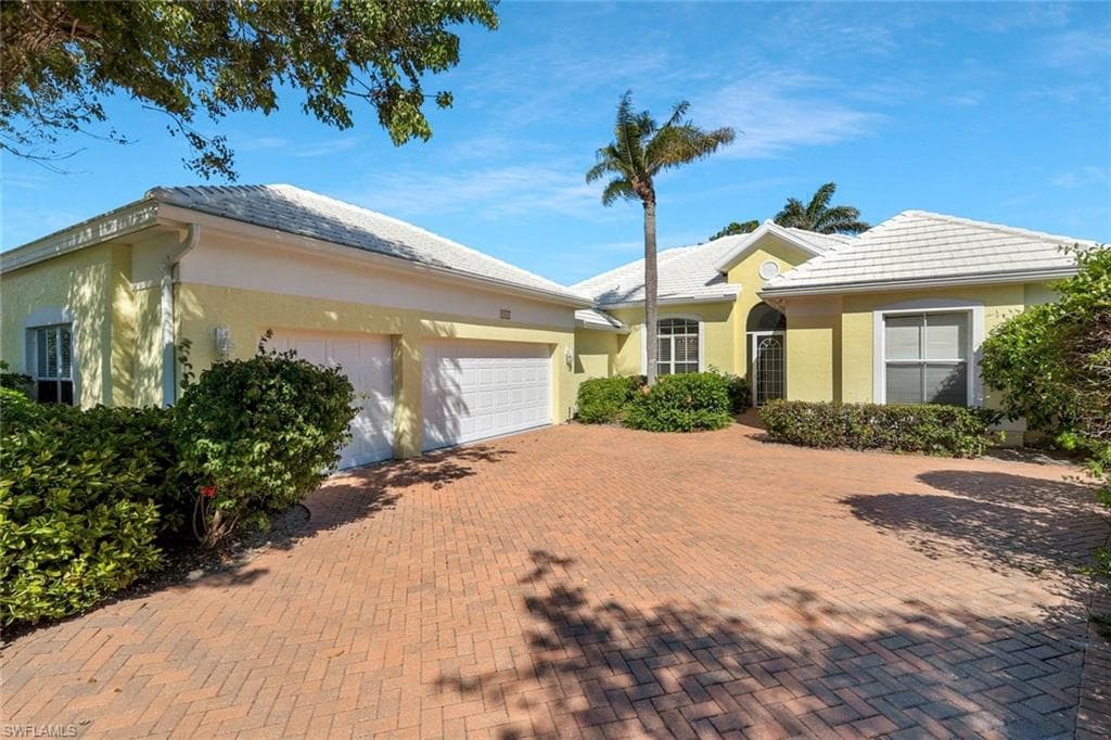 815 Ashburton Dr, Naples, FL 34110-2