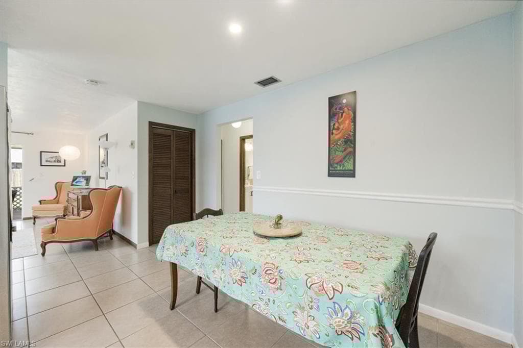 569 98th Ave N, Naples, FL 34108-10
