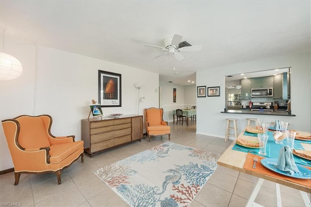 569 98th Ave N, Naples, FL 34108-14