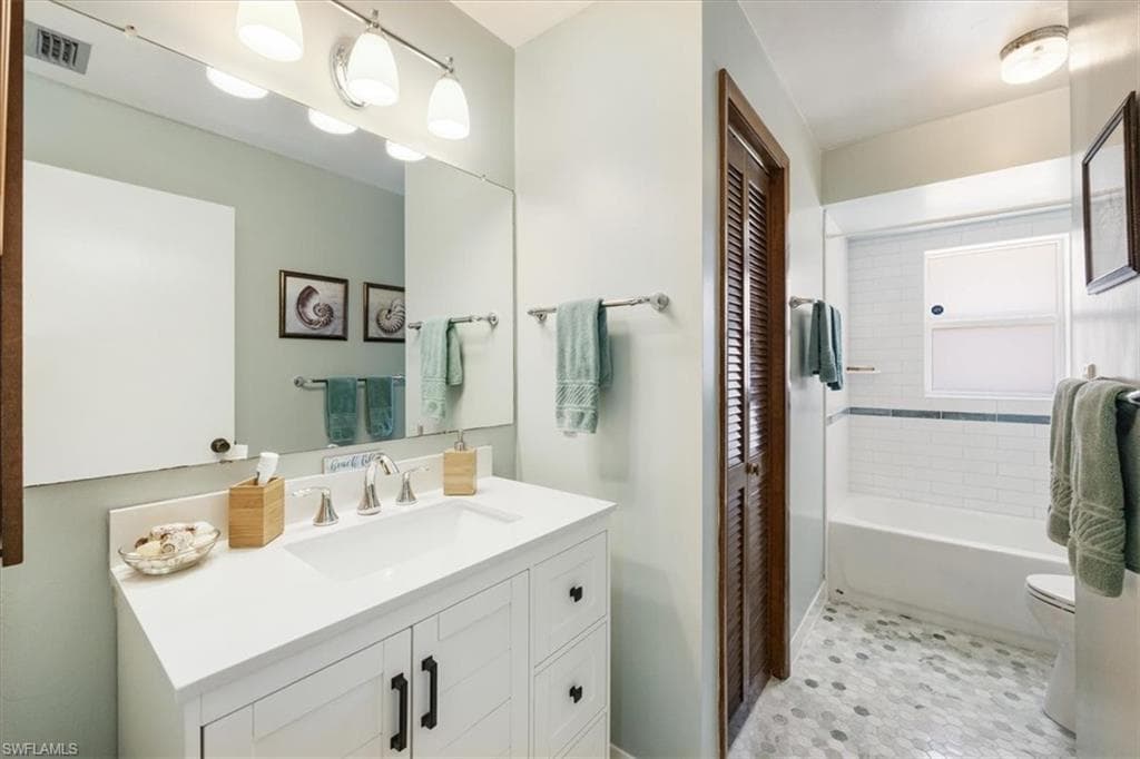 569 98th Ave N, Naples, FL 34108-19