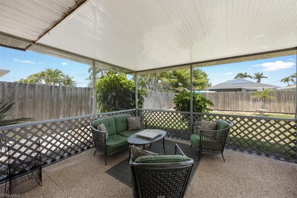 569 98th Ave N, Naples, FL 34108-20