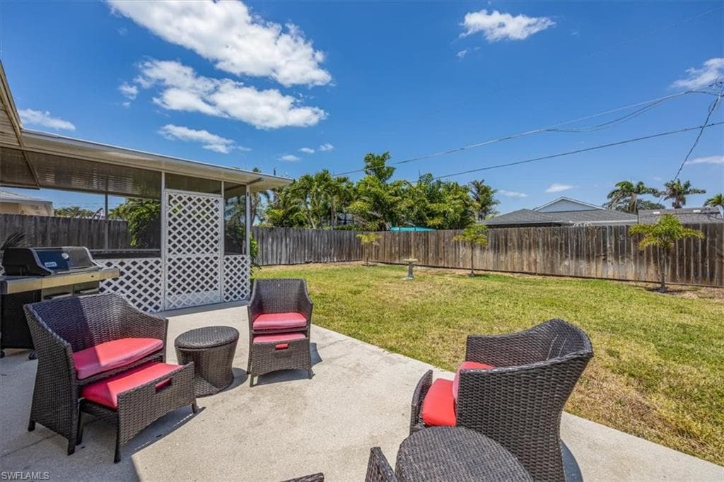 569 98th Ave N, Naples, FL 34108-21