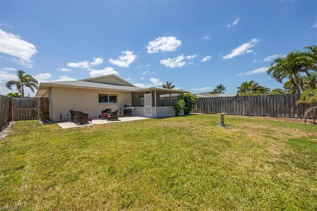 569 98th Ave N, Naples, FL 34108-22