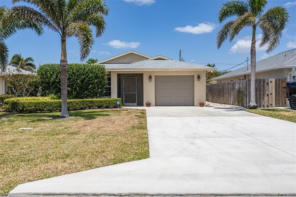569 98th Ave N, Naples, FL 34108-2