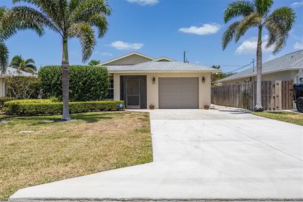 569 98th Ave N, Naples, FL 34108-2