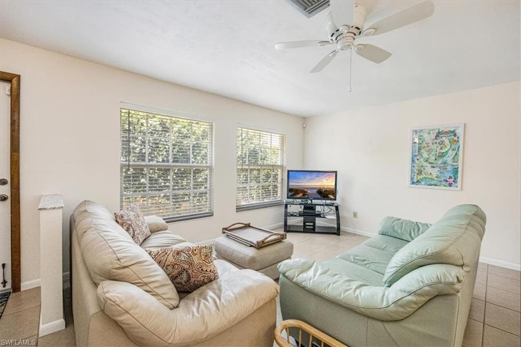 569 98th Ave N, Naples, FL 34108-5
