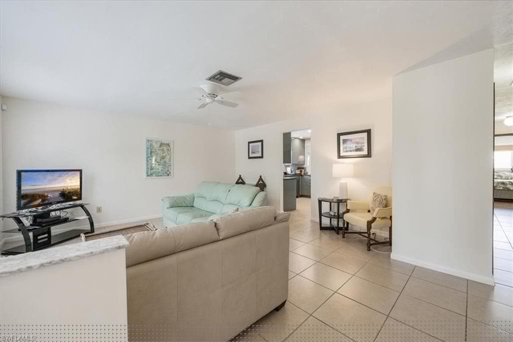 569 98th Ave N, Naples, FL 34108-6