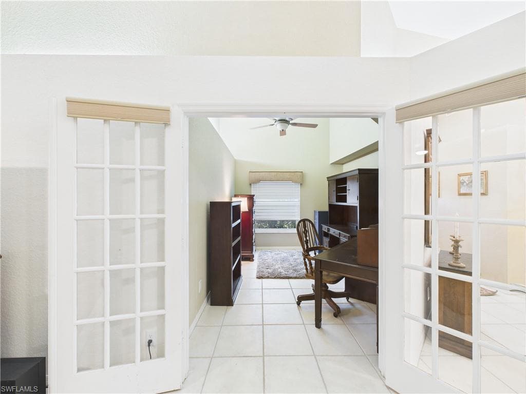 1704 Royal Cir 602, Naples, FL 34112-9