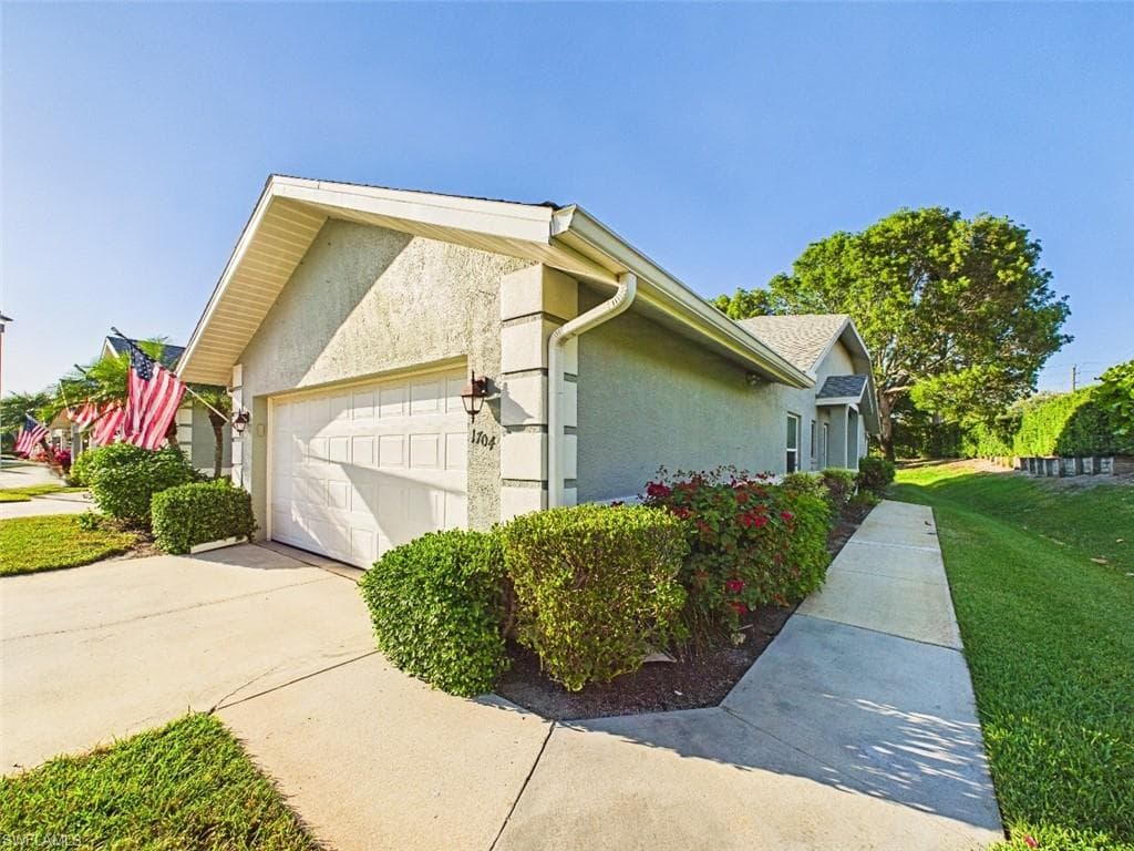 1704 Royal Cir 602, Naples, FL 34112-1