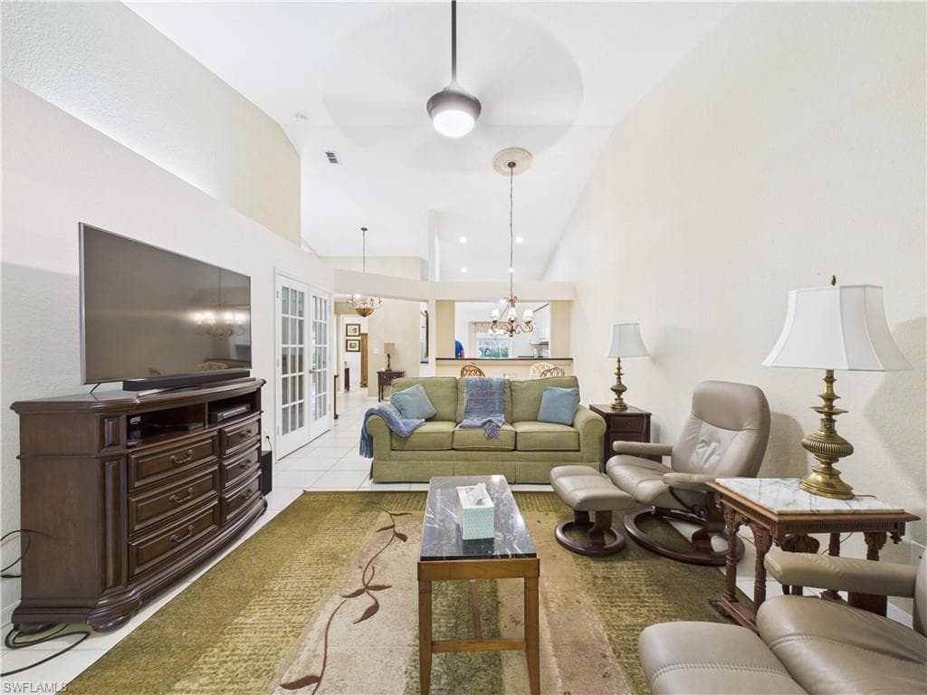 1704 Royal Cir 602, Naples, FL 34112-25