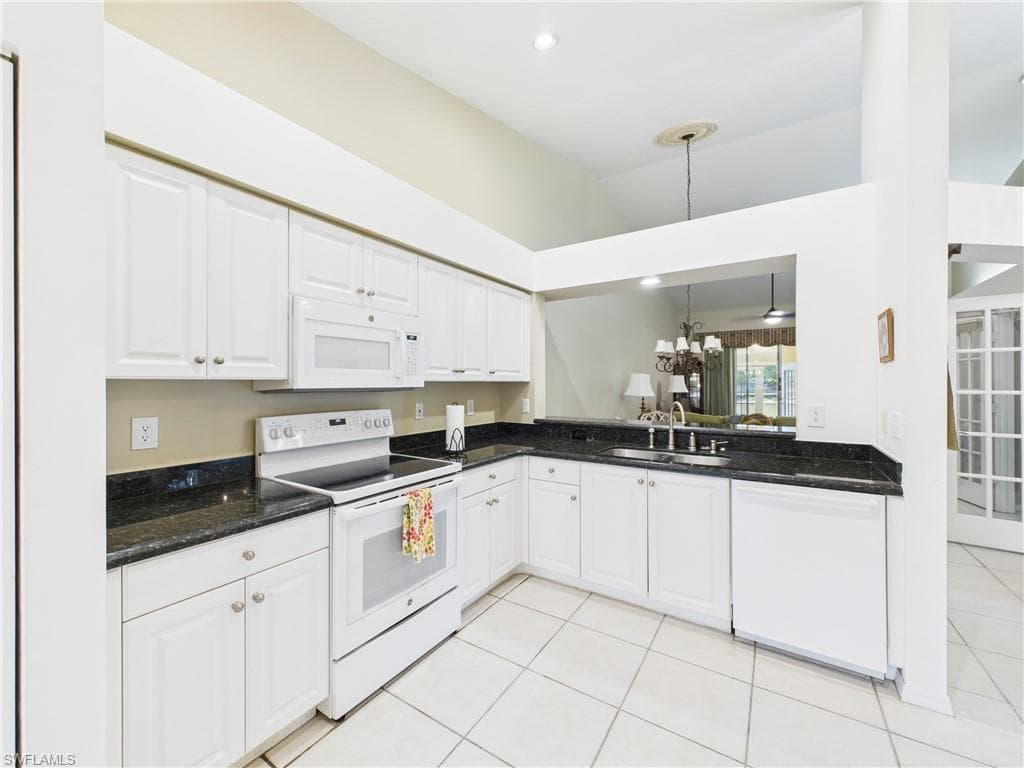 1704 Royal Cir 602, Naples, FL 34112-5