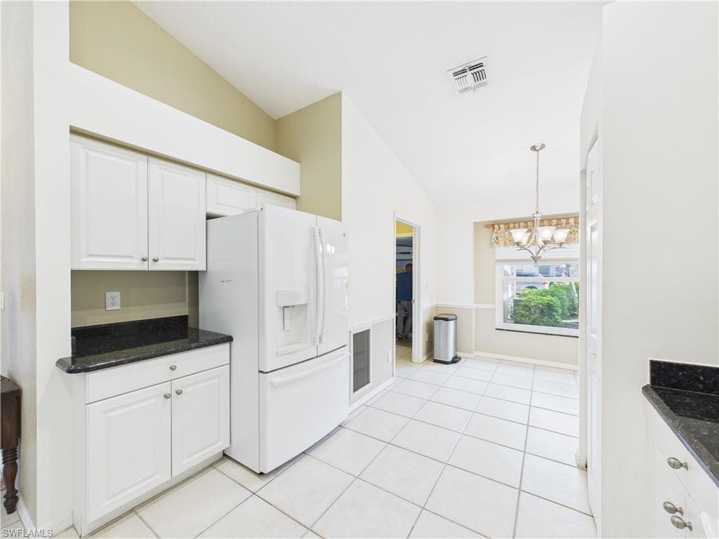 1704 Royal Cir 602, Naples, FL 34112-7