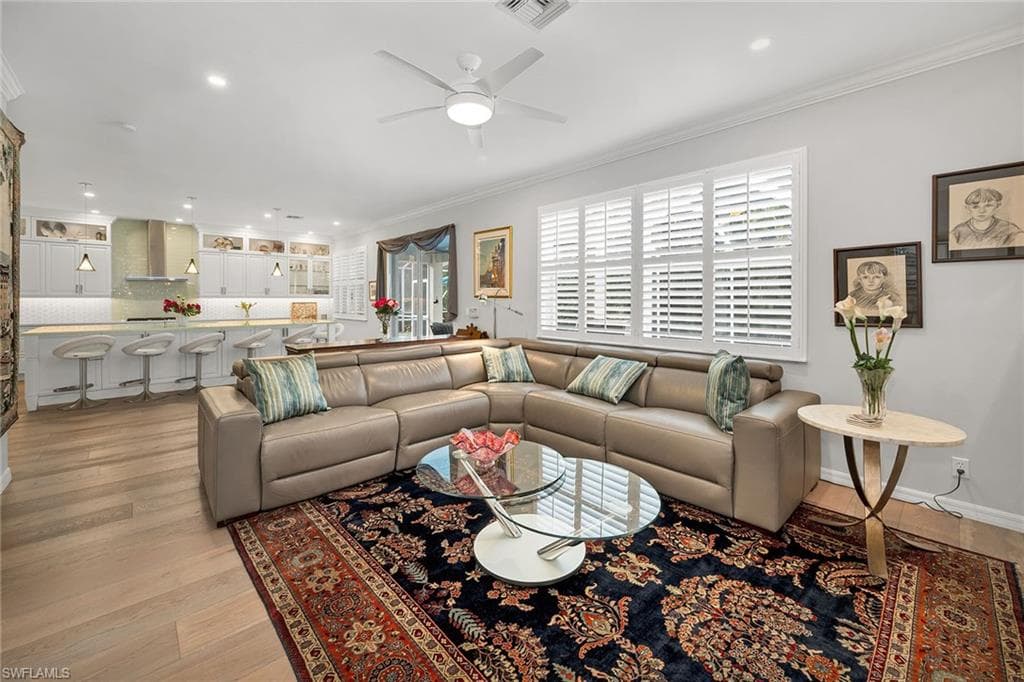 5801 Lago Villaggio Way, Naples, FL 34104-4