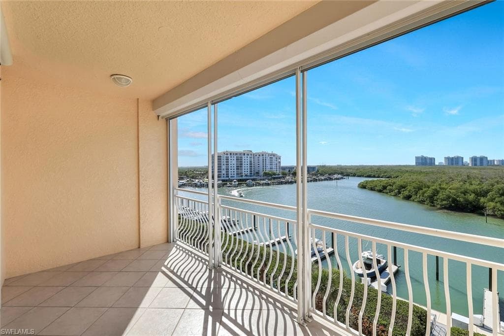 425 Dockside Dr 604, Naples, FL 34110-21