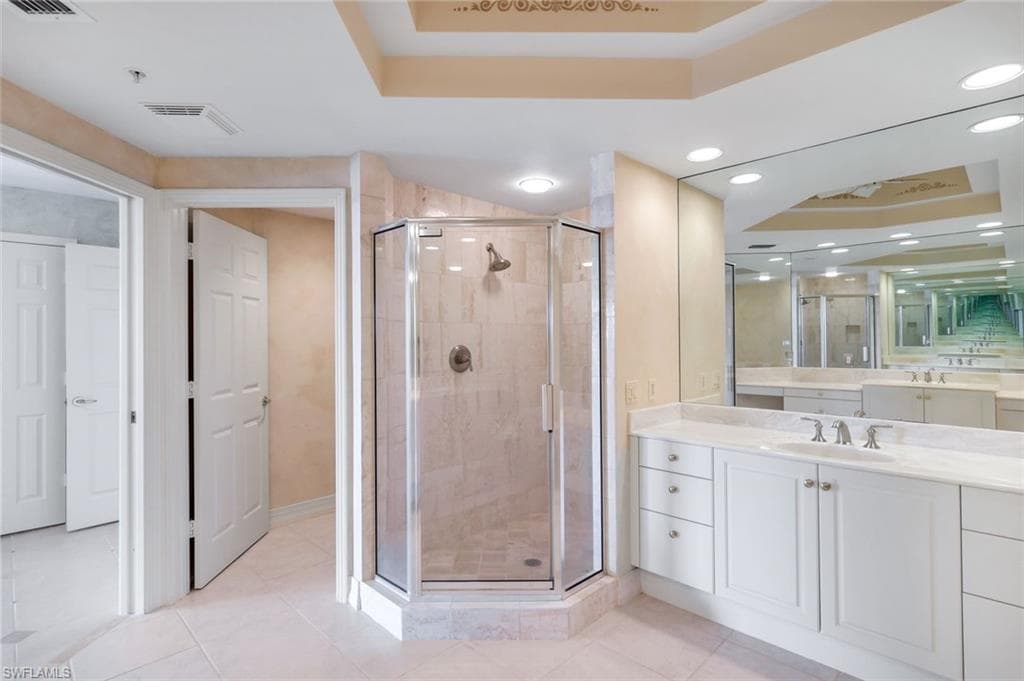 425 Dockside Dr 604, Naples, FL 34110-23
