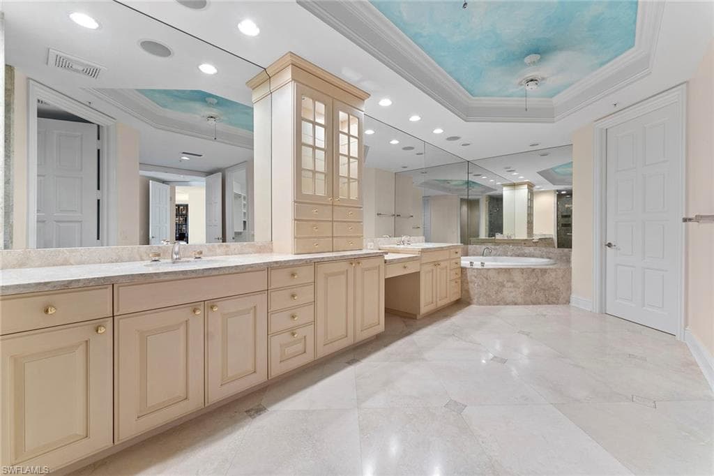 81 Seagate Dr 801, Naples, FL 34103-20