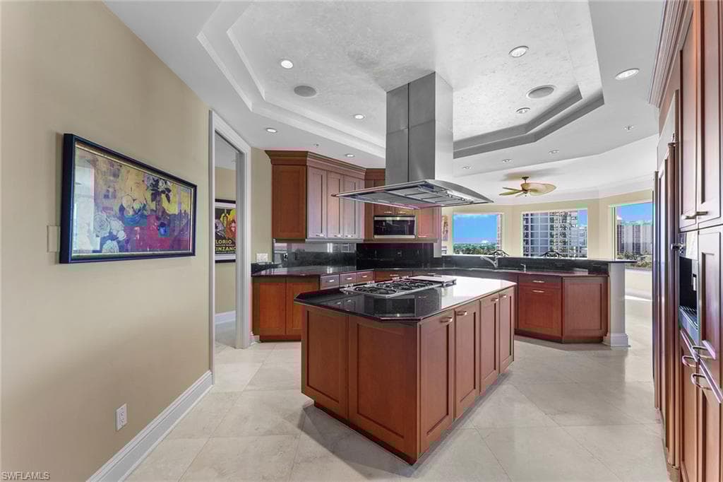 81 Seagate Dr 801, Naples, FL 34103-23