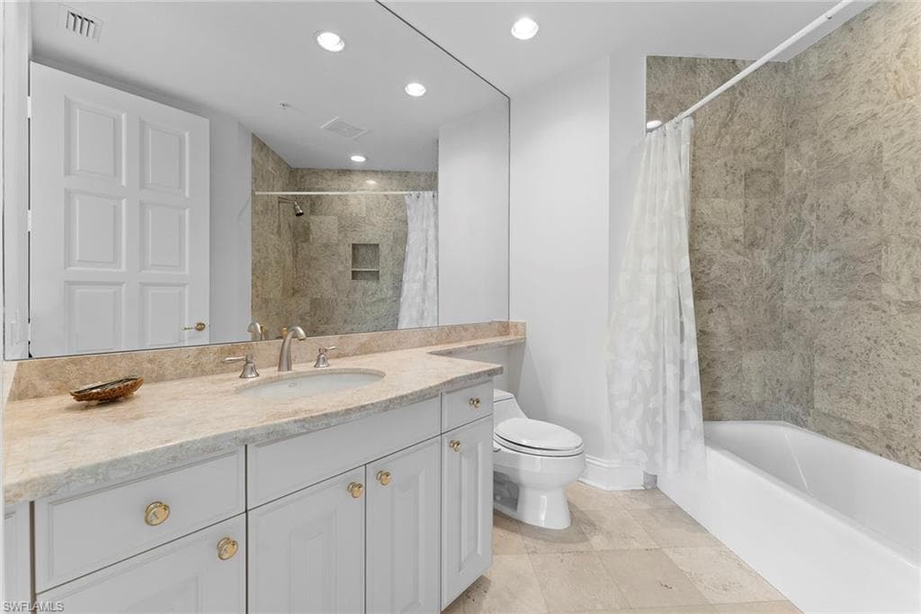 81 Seagate Dr 801, Naples, FL 34103-30
