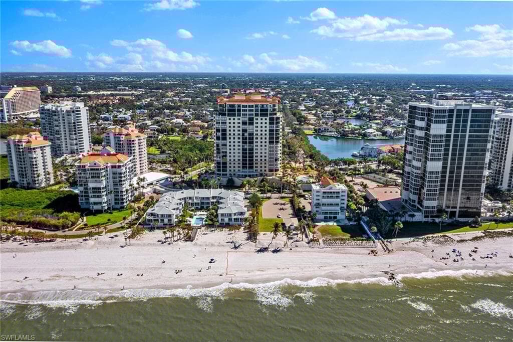 81 Seagate Dr 801, Naples, FL 34103-40