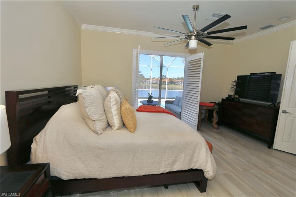 5495 Freeport Ln, Naples, FL 34119-9