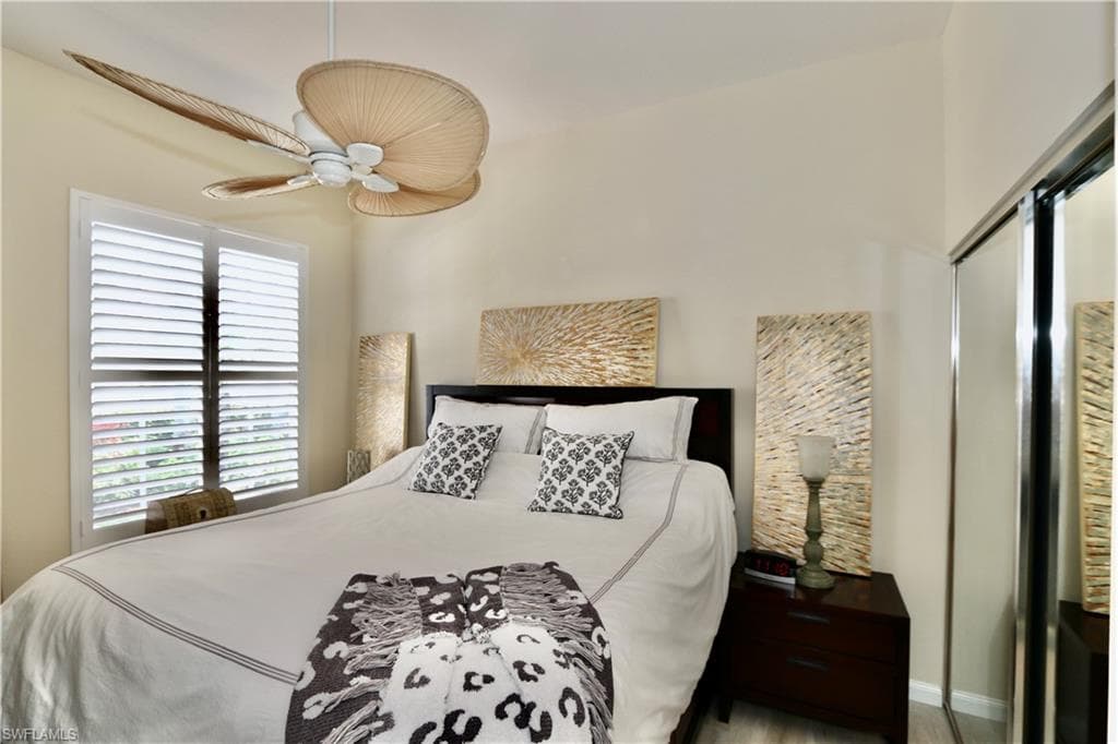 5495 Freeport Ln, Naples, FL 34119-15