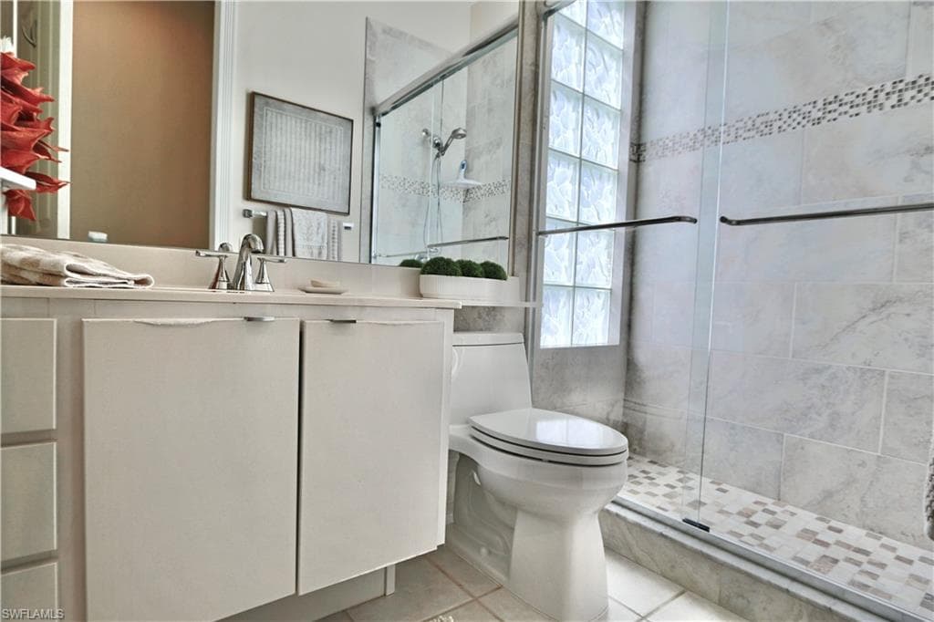 5495 Freeport Ln, Naples, FL 34119-16