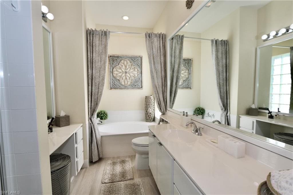 5495 Freeport Ln, Naples, FL 34119-18