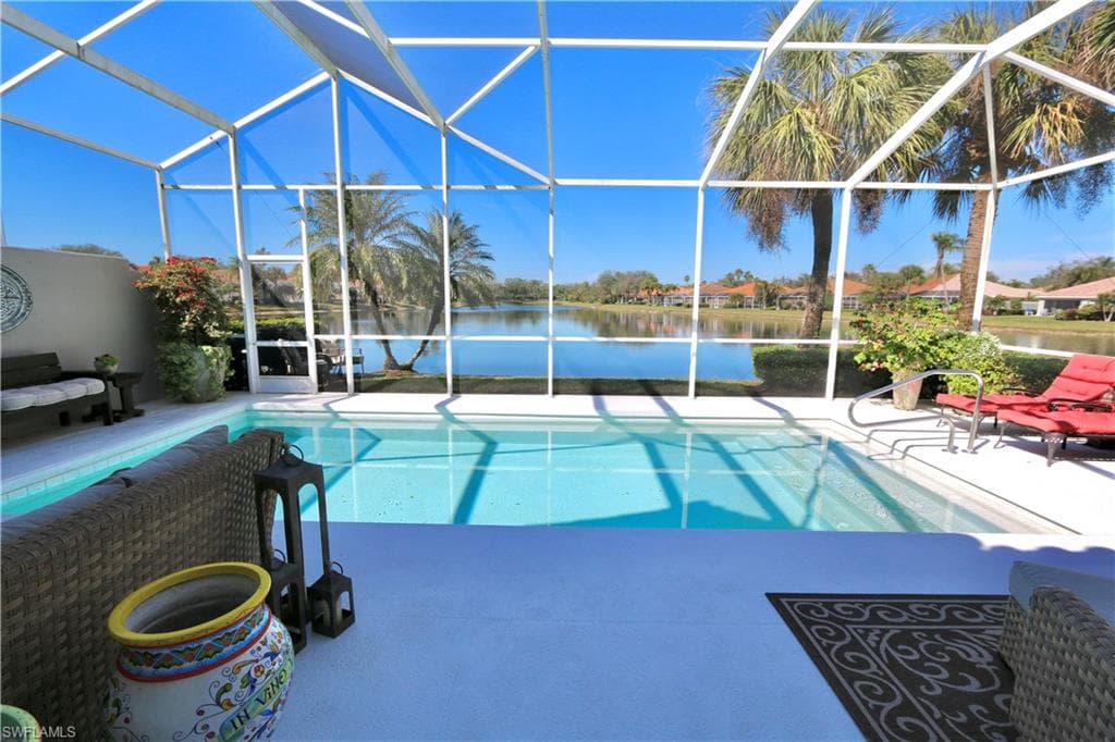 5495 Freeport Ln, Naples, FL 34119-1