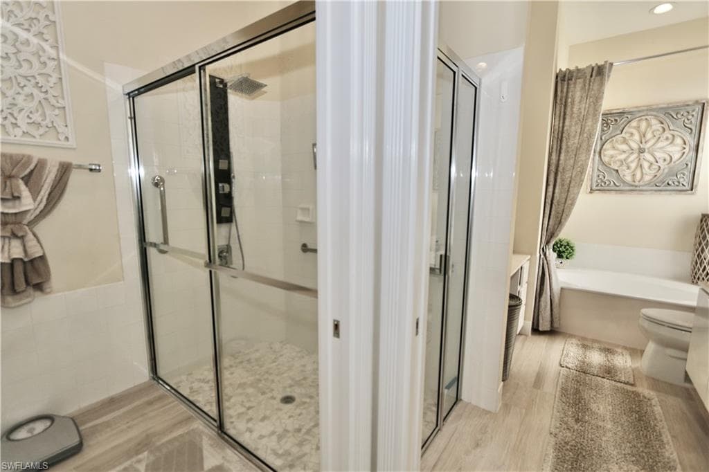 5495 Freeport Ln, Naples, FL 34119-20