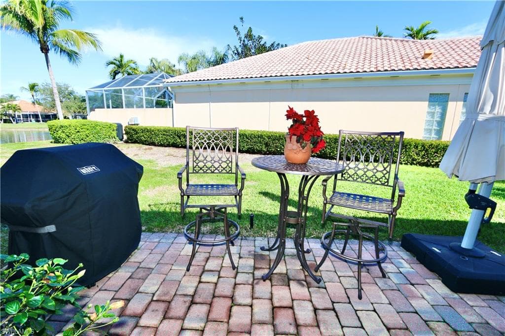 5495 Freeport Ln, Naples, FL 34119-22