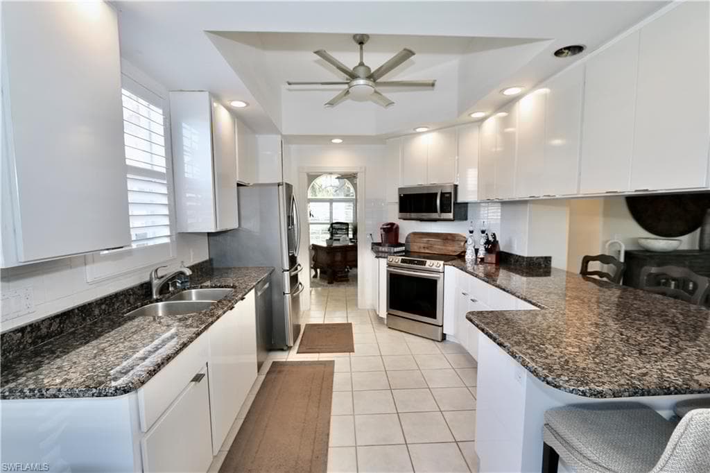 5495 Freeport Ln, Naples, FL 34119-23