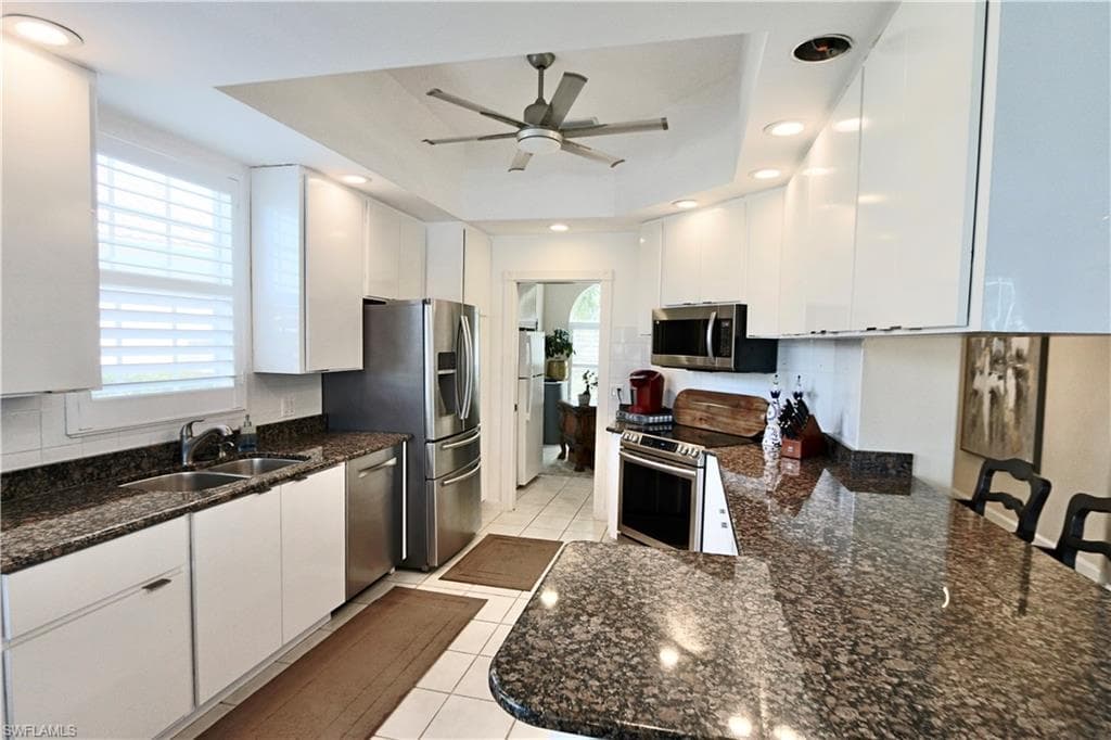 5495 Freeport Ln, Naples, FL 34119-24