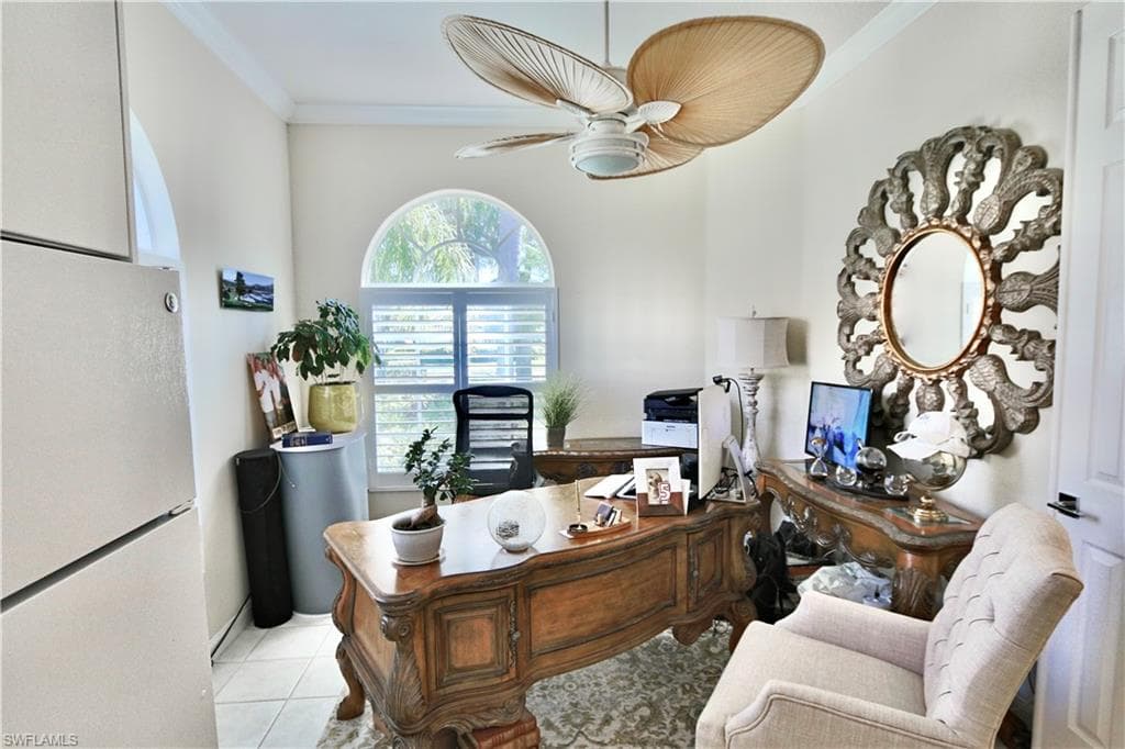 5495 Freeport Ln, Naples, FL 34119-25
