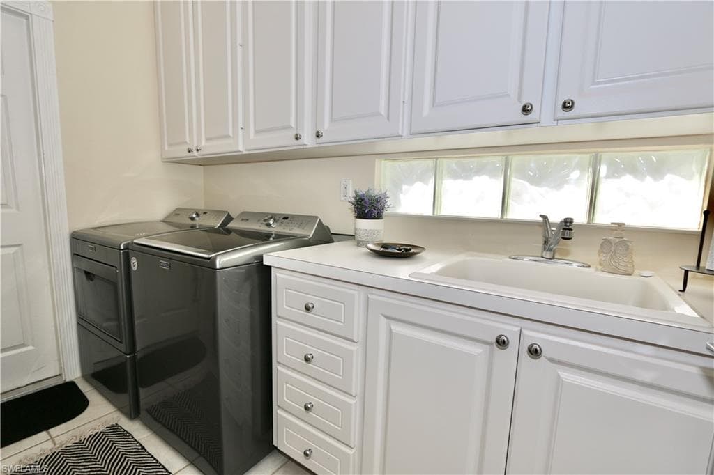 5495 Freeport Ln, Naples, FL 34119-28