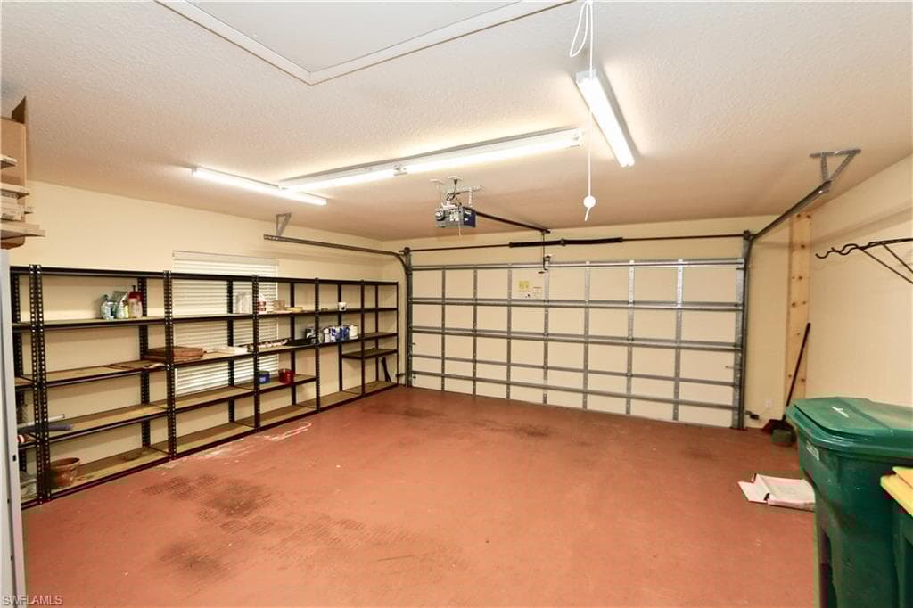 5495 Freeport Ln, Naples, FL 34119-29