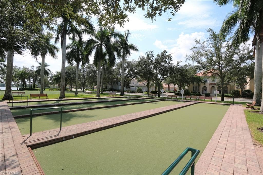 5495 Freeport Ln, Naples, FL 34119-33