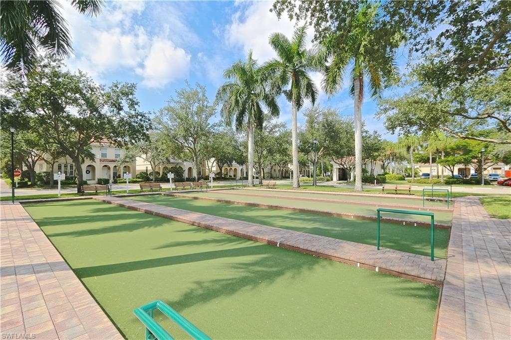 5495 Freeport Ln, Naples, FL 34119-34