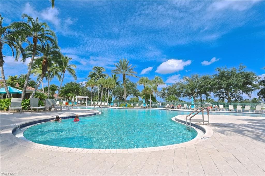 5495 Freeport Ln, Naples, FL 34119-36