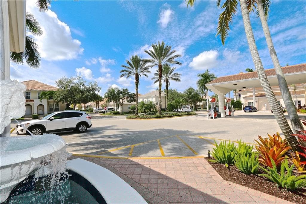 5495 Freeport Ln, Naples, FL 34119-38