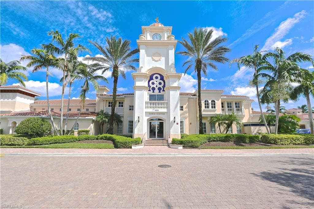 5495 Freeport Ln, Naples, FL 34119-39
