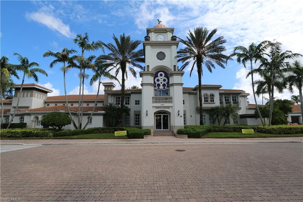 5495 Freeport Ln, Naples, FL 34119-43