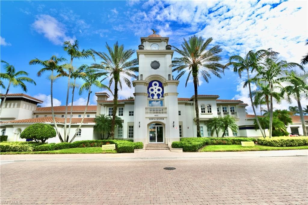5495 Freeport Ln, Naples, FL 34119-44