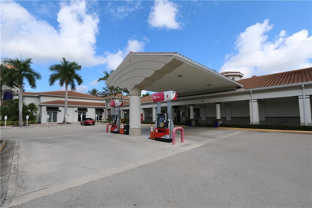 5495 Freeport Ln, Naples, FL 34119-47