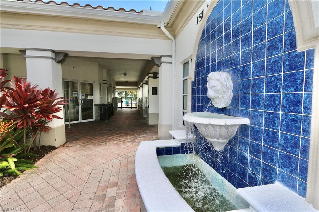 5495 Freeport Ln, Naples, FL 34119-48
